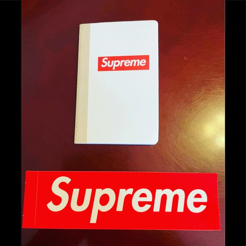 Supreme memo pad